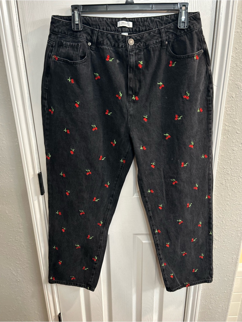 Forever 21 Women's Black Cherry Embroidered size 14 jeans